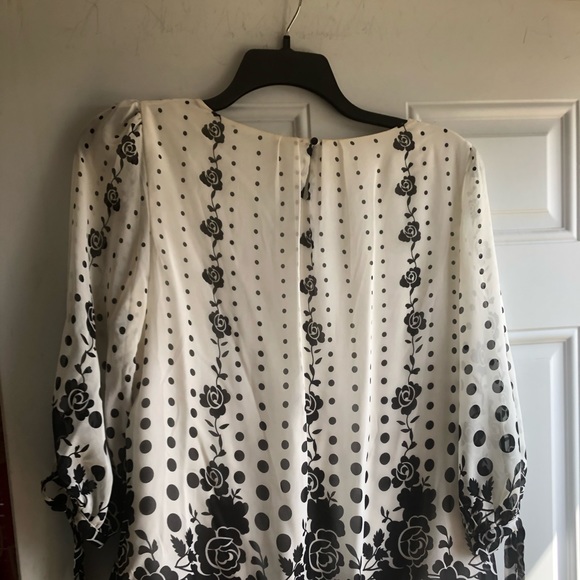 Roz & Ali Blouse. 1X - Picture 4 of 7